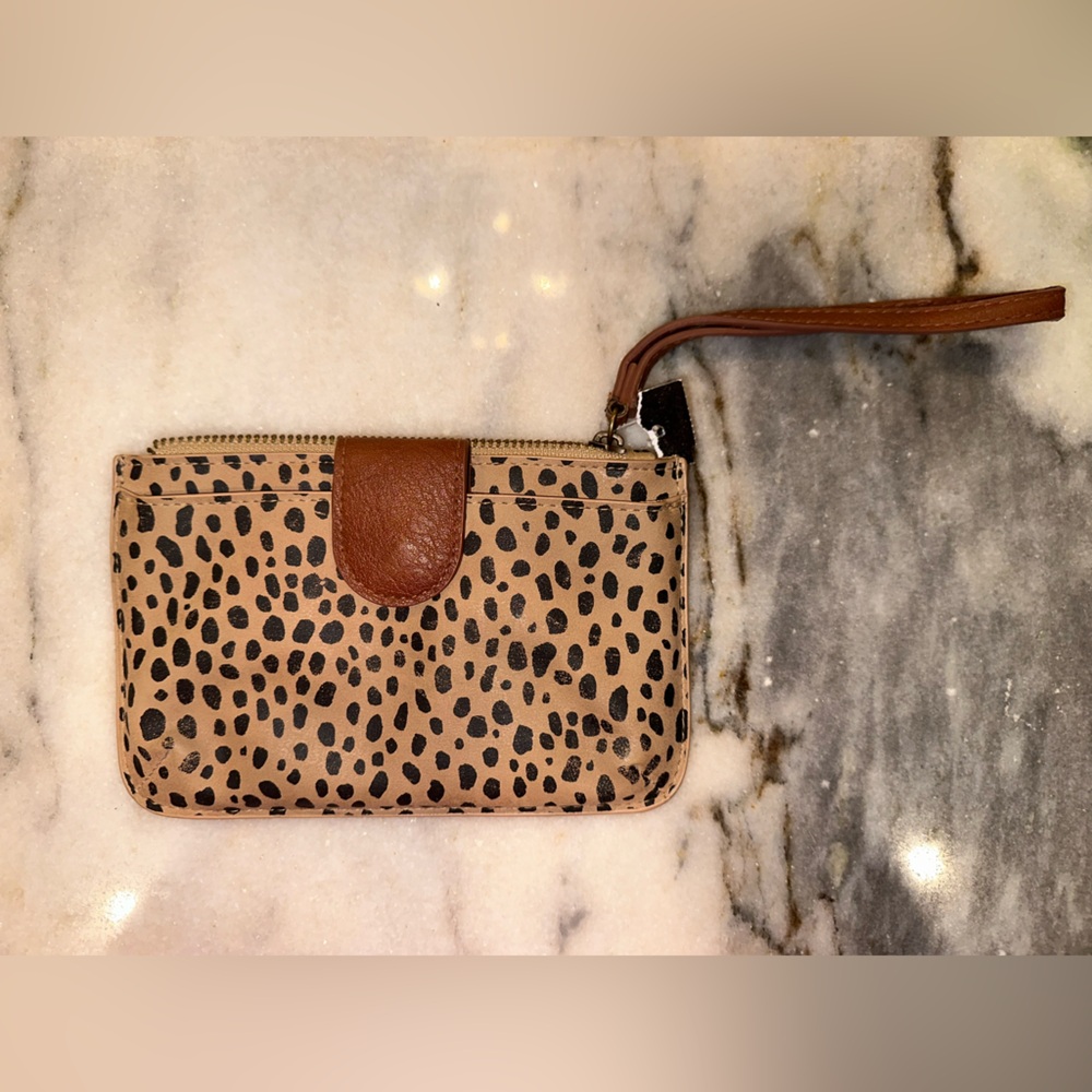 Nwot Universal Threads Leopard Print Wristlet Wit… - image 1